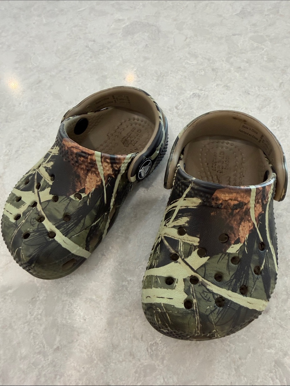 CROCS Kids Clog in Green Camo Print - Picture 5 of 5
